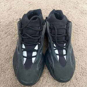 Yeezy 700 v3